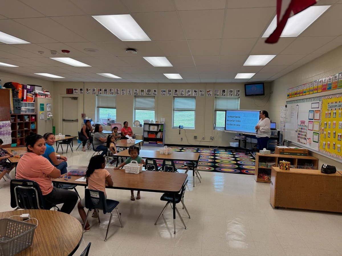 BentonHeightsES's tweet photo. Tonight our Pre-K and Kindergarten hosted a curriculum night. Great turnout and lots of strategies for families to support learning at home. @aghoulihan @ucpsnc @aestinch @boatcandice #BetterWithWe https://t.co/PusUonyJm2