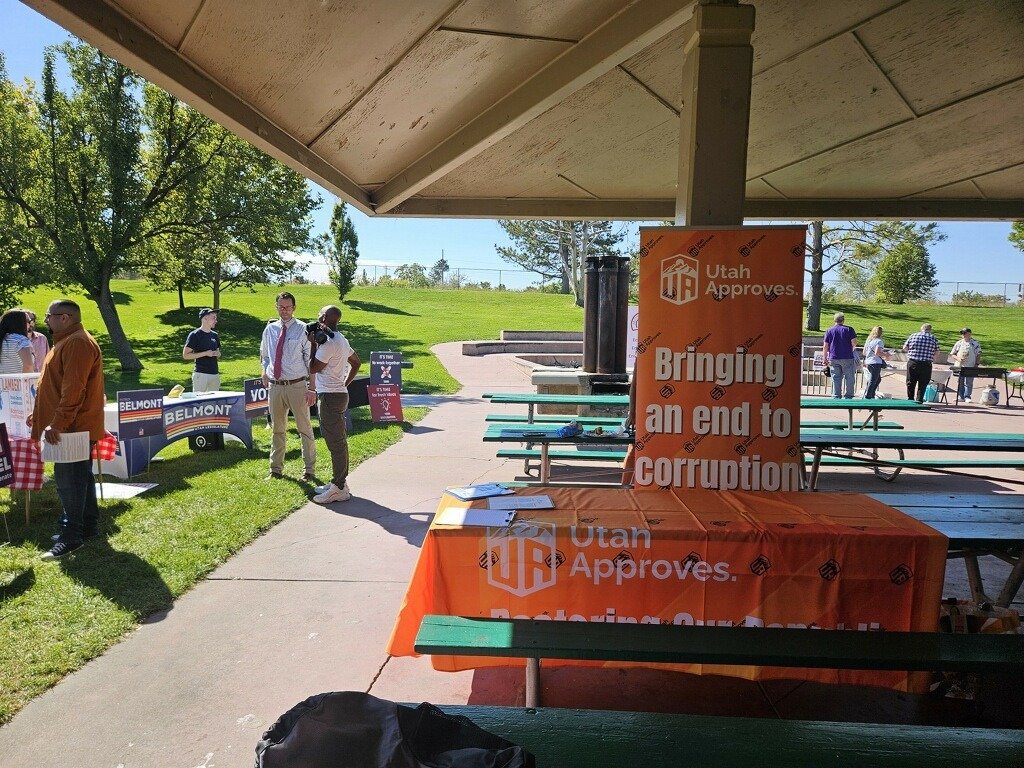 UtahApproves's tweet image. We had a great time tabling at the Meet the Moderates event this past weekend, thanks to all those who talked to us to learn about #ApprovalVoting!