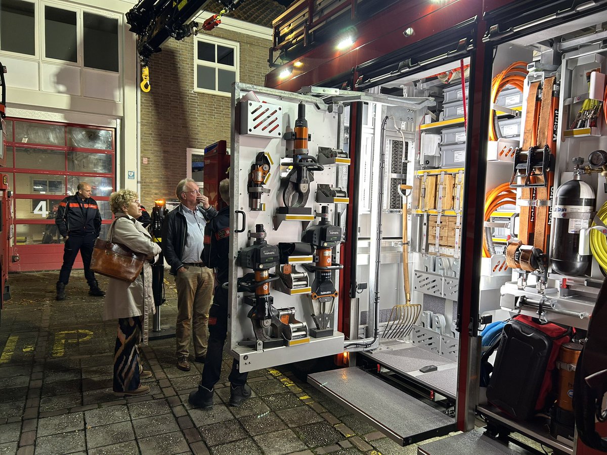 Vanavond de gemeenteraad en burgemeester van <a href="/Midden_Delfland/">Gemeente Midden-Delfland</a> te gast op kazerne Maasland <a href="/VRH_Haaglanden/">Veiligheidsregio Haaglanden</a>. Wat komt er nu allemaal bij kijken om drie kazernes operationeel te hebben en te houden in de gemeente. Nu en in de toekomst.