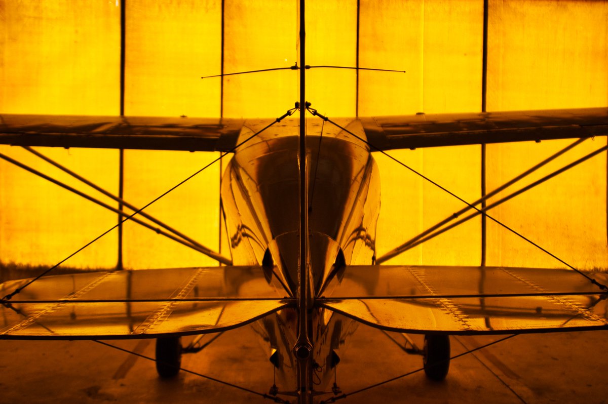 Striking image of this Piper Tri-Pacer, there's something magical about the charm of this aircraft 💫

#planesmart #aviation #piperaircraft #tripacer #vintageaviation