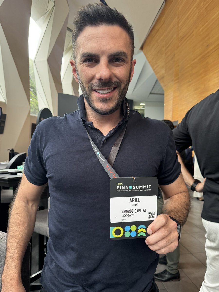 Jajaajajajaaj ahora mismo representando a COSCO capital en Finnosummit en CDMX México 🇲🇽 junto a los amigos de <a href="/complif/">Complif</a>