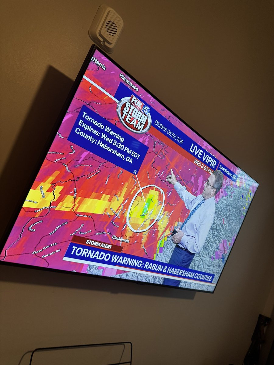 JStaceonFOX5's tweet image. Serious situation is Habersham &amp;amp; Rabun counties 🌪️ Turn to @FOX5Atlanta &amp;amp; stream #FOXLocal for updates  #gawx