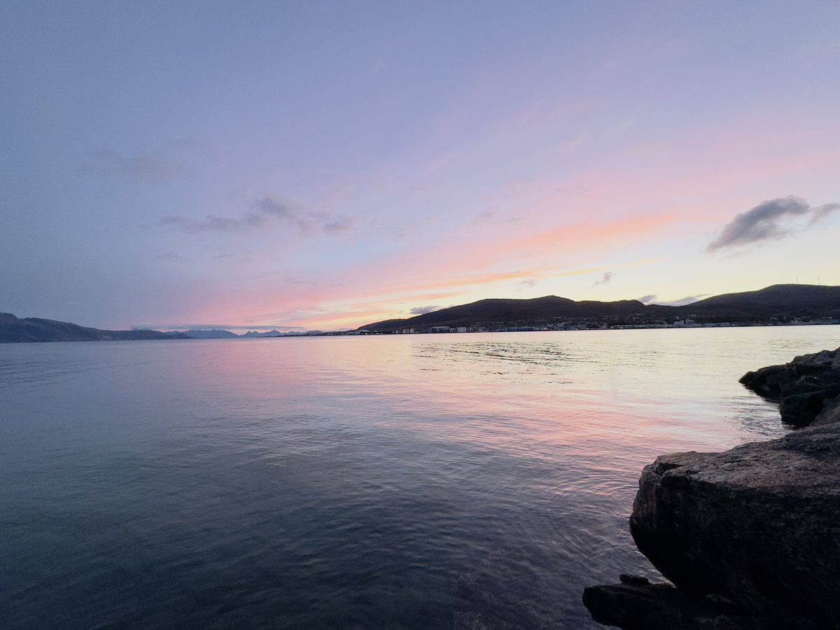 Vadfinnsomkring's tweet image. Beautiful view in Northern Norway 🇳🇴 this Evening 
📷 Marianne Kandelin 
#Sortland  #Norge #Norway #sunset #solnedgång