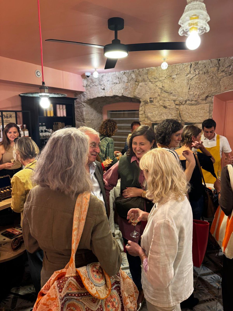 MagaliAltounian's tweet photo. #ALaRencontreDesNiçois 
 
Ce soir, à l’ICI Concept Store, pour célébrer son 2ème anniversaire 🎂.

Accueillie par sa fondatrice Anne Grégoire, qui a changé de vie pour lancer le projet de ses rêves : une boutique éco-responsable et un salon de thé, à découvrir au 24 rue Tonduti de l’Escarène à #Nice06.
