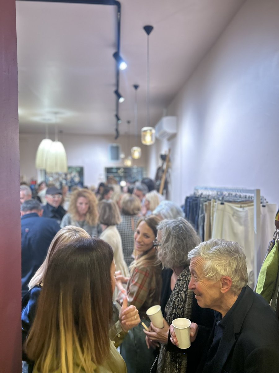 MagaliAltounian's tweet photo. #ALaRencontreDesNiçois 
 
Ce soir, à l’ICI Concept Store, pour célébrer son 2ème anniversaire 🎂.

Accueillie par sa fondatrice Anne Grégoire, qui a changé de vie pour lancer le projet de ses rêves : une boutique éco-responsable et un salon de thé, à découvrir au 24 rue Tonduti de l’Escarène à #Nice06.