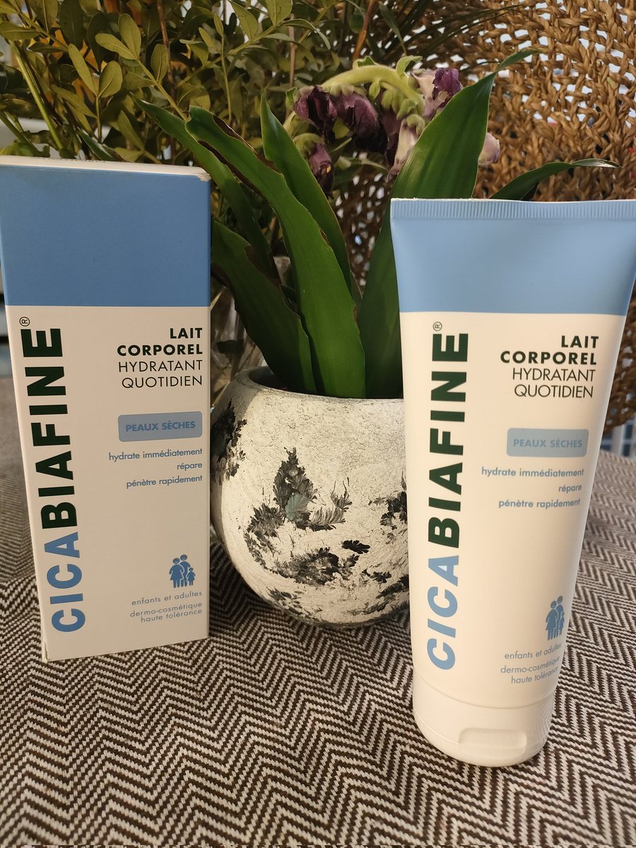 mmeechantillon's tweet photo. J'ai testé le lait corporel cicabiafine.
Il a rendu ma peau beaucoup plus douce, les effets ont été immédiats. 
Ma peau était délicatement parfumée
Je suis complètement convaincue. Regarder ma vidéo youtube 

#HomeTesterClubFr #mmeechantillon  #jeuxconcours  #cicabiafine #biafine https://t.co/vTGn02yabk