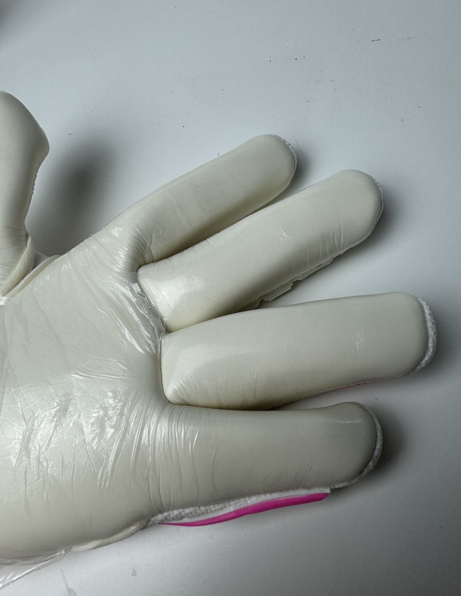 🚨 New release! 🚨 Introducing the NegRoll V2 AeroTech 🧤—engineered for keepers who demand the best. Maximum grip, control, and comfort all in one. Ready to make every save count? ⚽️💥

#Goalkeeping #NegRollV2 #AeroTech #KeeperGloves #GoalkeeperLife

dzlgoalkeeping.com