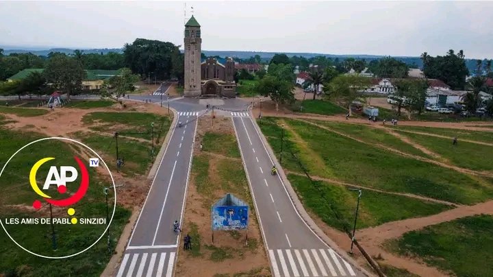 JkTshibanda's tweet photo. 🔴𝗠𝗕𝗨𝗝𝗜𝗠𝗔𝗬𝗜 : 𝒘𝒂 𝒃𝒂𝒍𝒆𝒏𝒈𝒆𝒍𝒂 🥰
Nous sommes devant la cathédrale saint jean Baptiste de BONZOLA 
Après le Travaux de signalisation horizontale et verticale par le marquage au sol de la chassée.

#kasai
#mbujimayi
#safrimex https://t.co/kgXfvQbsAM