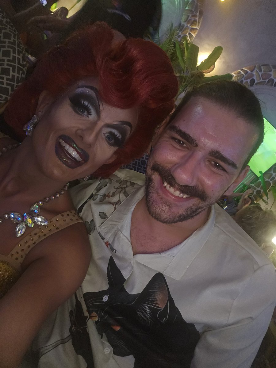 DixieSwallows's tweet image. Reunited at last.😘