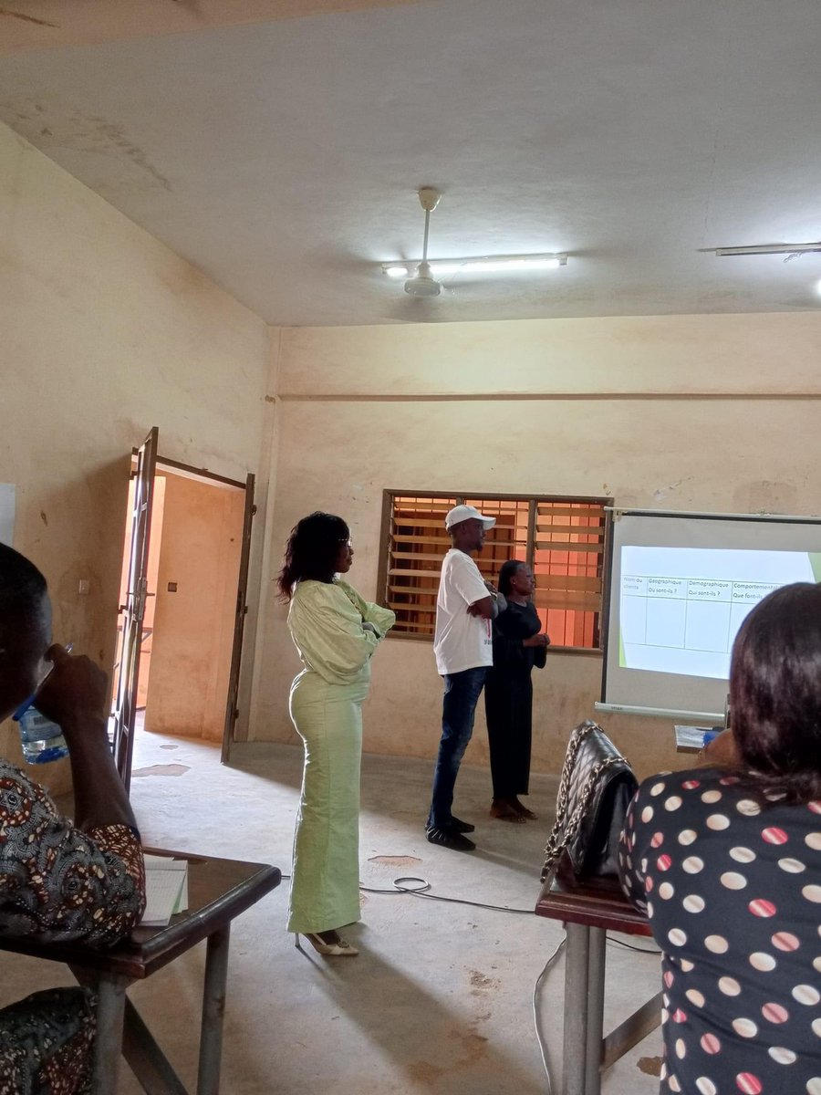 KGoudina's tweet photo. Jour 2  du bootcamp 2024, organisée par le ministère du sport avec le soutien de @unfpa_benin s’est poursuivie ce jour avec plusieurs thématiques: Comment lancer son entreprise,La stratégie de mise en marché et marketing Le parcours entrepreneurial avec Yolande Dedjinou. https://t.co/HXt5VBDhCk