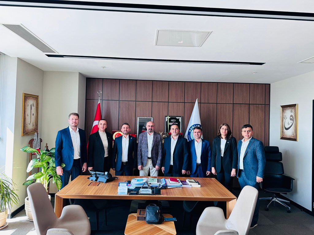 ekrem_ozdemir06's tweet photo. Sağlık Sen Genel Başkanımız Sn Mahmut Faruk Doğan, Genel Başkan Yardımcılarımız Sinan Kuluöztürk, Yasin Barutcu, Mustafa Irgatoğlu, Abdullah Duman’ı yönetim kurulu üyelerimizle beraber ziyaret ettik. Sağlık çalışanlarımızın sorunlarına yönelik değerlendirmelerde bulunduk. https://t.co/ujMkmnHf2f