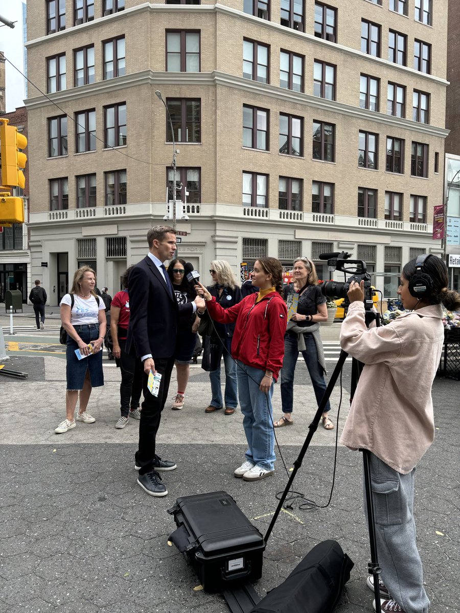 Talking to NY voters to flip your ballot and vote #YesOnProp1 ⁦<a href="/yesonprop1ny/">Vote YES on Prop 1 - NYEqualRights</a>⁩ ⁦<a href="/DNWomenNYC/">DowntownNastyWomenNYC</a>⁩ ⁦<a href="/DemocracyMarker/">Markers For Democracy</a>⁩ ⁦<a href="/ebottcher/">Erik Bottcher</a>⁩