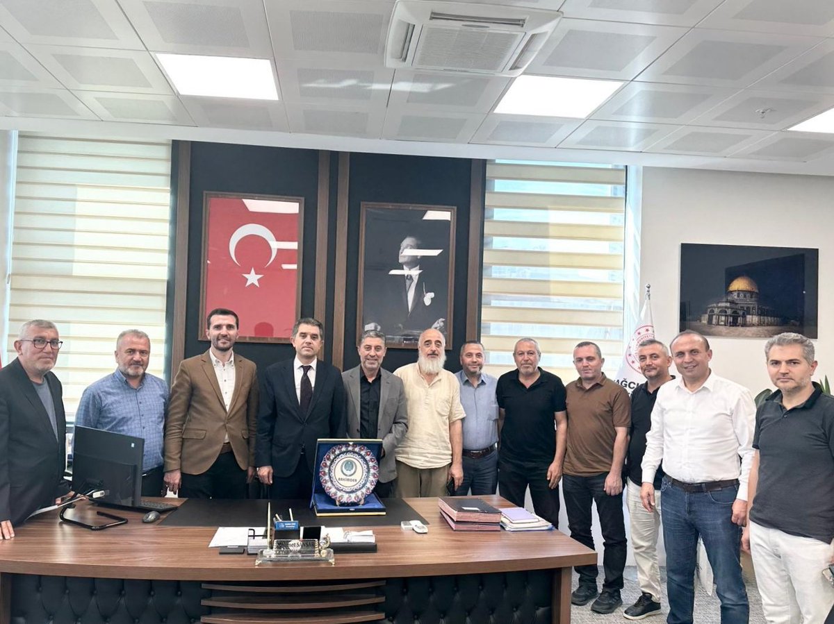 bakmder's tweet photo. Bakımder Yönetim Kurulu olarak, Bağcılar İlçe Milli Eğitim Müdürü Sayın Mehmet Sansar'ı makamında ziyaret ederek, hayırlı olsun dileklerimizi ilettik. https://t.co/79ifD8zccl