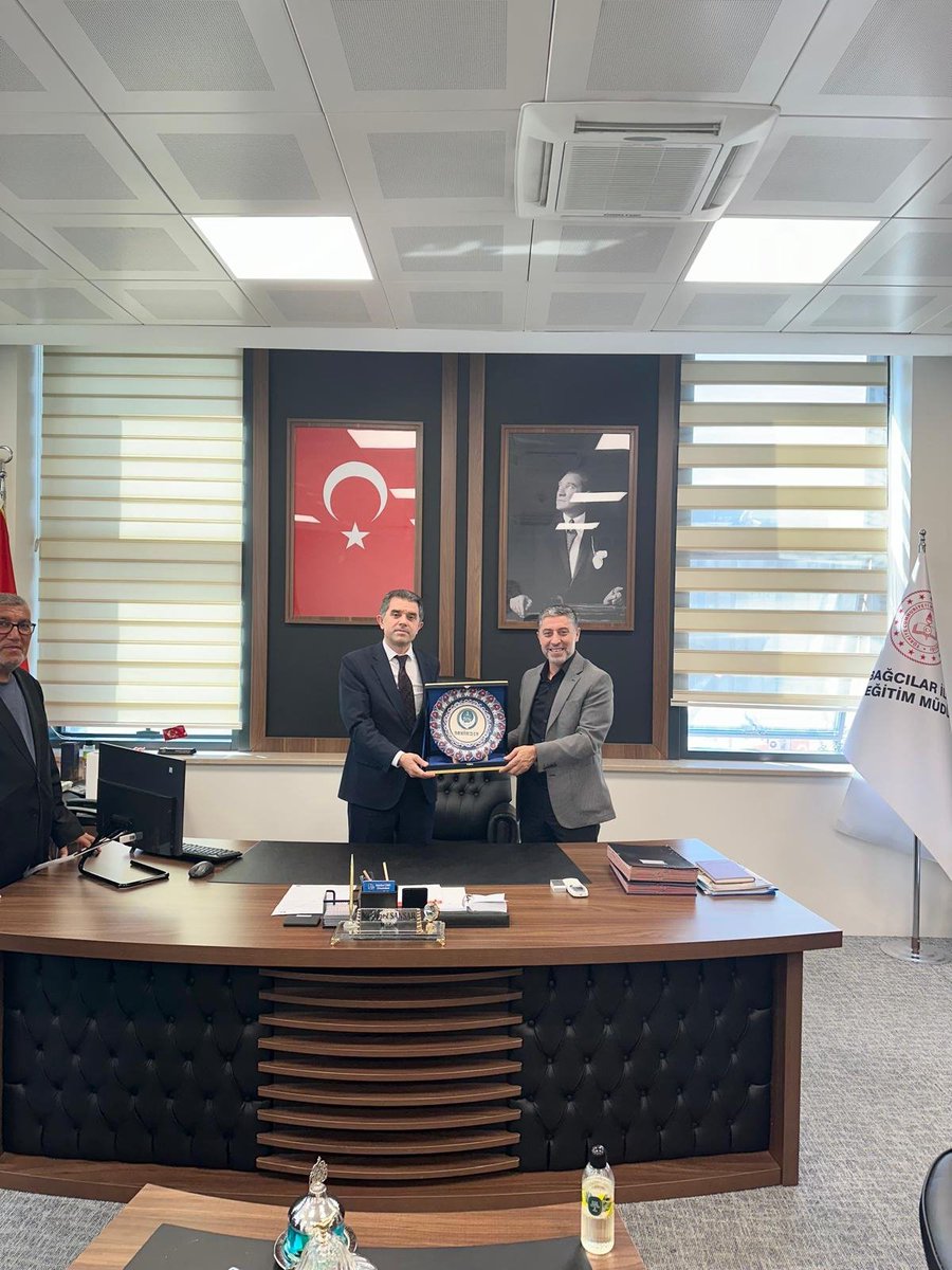 bakmder's tweet photo. Bakımder Yönetim Kurulu olarak, Bağcılar İlçe Milli Eğitim Müdürü Sayın Mehmet Sansar'ı makamında ziyaret ederek, hayırlı olsun dileklerimizi ilettik. https://t.co/79ifD8zccl