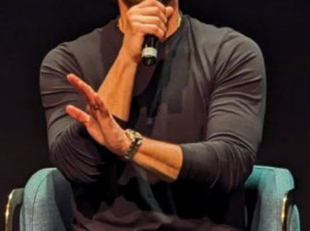 lnfourss's tweet photo. no thoughts. just literally jensen ackles’ arms. https://t.co/mTLuX8FbyP