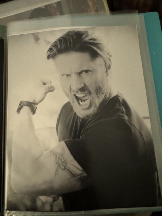 lnfourss's tweet photo. no thoughts. just literally jensen ackles’ arms. https://t.co/mTLuX8FbyP