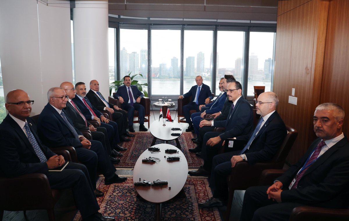 Alparslan Bayraktar (@abayraktar1) on Twitter photo New York’ta Cumhurbaşkanımız Sayın <a href="/RTErdogan/">Recep Tayyip Erdoğan</a>’ın Irak Başbakanı Mohammed Shia Al-Sudani ile gerçekleştirdiği heyetlerarası görüşmeye katıldık.
Irak’la ilişkilerimizi bir üst seviyeye taşıyacak Kalkınma Yolu Projesi’nin, eklenecek doğal gaz-petrol boru hatları ve elektrik iletim New York’ta Cumhurbaşkanımız Sayın <a href="/RTErdogan/">Recep Tayyip Erdoğan</a>’ın Irak Başbakanı Mohammed Shia Al-Sudani ile gerçekleştirdiği heyetlerarası görüşmeye katıldık.
Irak’la ilişkilerimizi bir üst seviyeye taşıyacak Kalkınma Yolu Projesi’nin, eklenecek doğal gaz-petrol boru hatları ve elektrik iletim