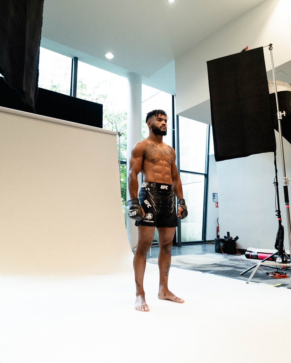 Morgan_Chapa's tweet photo. The last pirate - Fightweek day 2 🧘🏾

@ufc Paris J-3 🇫🇷🏴‍☠️ https://t.co/kqhjhQUyjH