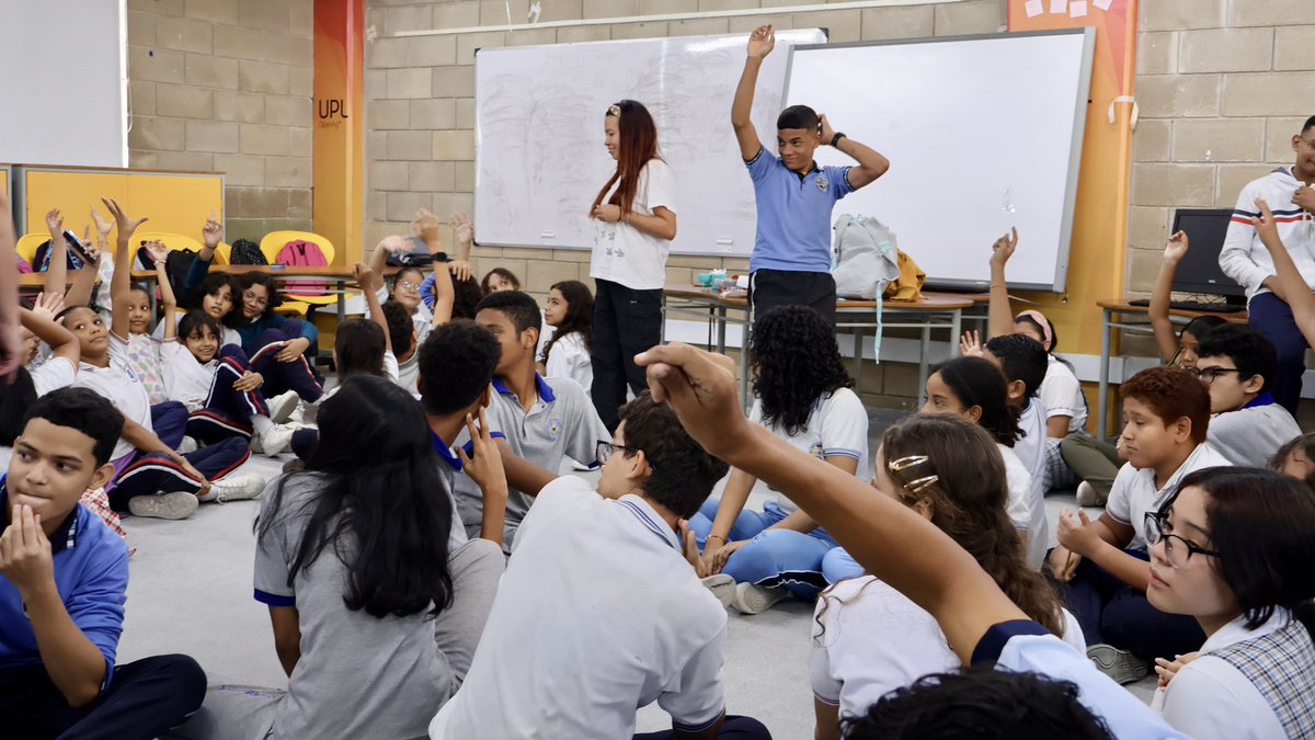 OpEPA's tweet photo. 🎉 ¡Así fue nuestro nuestro encuentro con los estudiantes de la #RedDulceSal, en el taller “Camino a la Feria Dulce Sal” en la IED Santa Magdalena Sofía! 🙌

#UKDev #OpEPA @HodgsonGeorge @UKBCFs @UKinColombia @SecEducacionBAQ #EducacionNatural #EducacionBasadaenNaturaleza #NatureEducation #NatureBasedEducation