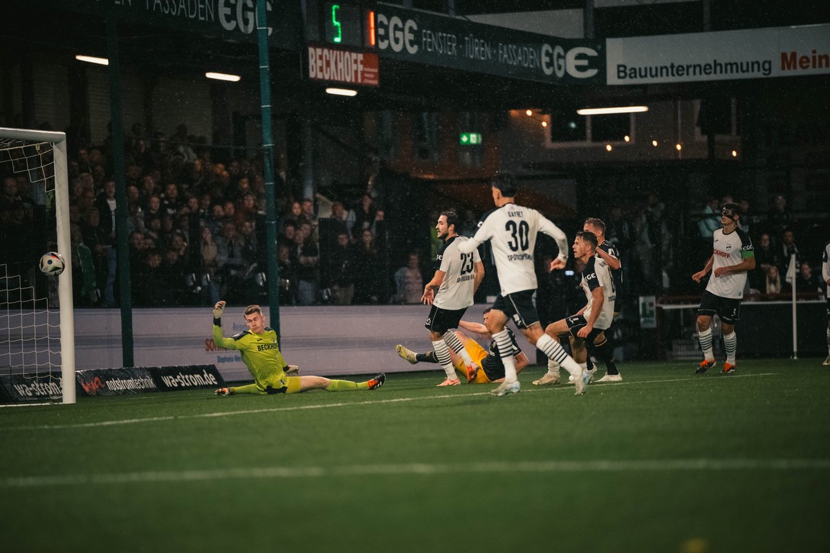 DynamoDresden's tweet photo. Effektiv & etwas glücklich haben wir die Partie beim SC Verl mit 3:0 gewonnen. Vor 3.546 Zuschauerinnen & Zuschauern traf zunächst Robin #Meißner (13.) bevor ein Doppelpack von Christoph #Daferner (45.+2 & 62.) für den Endstand sorgte.👉 https://t.co/Nsy6ITaKPd #SCVSGD #sgd1953 https://t.co/khzvCQoWBH