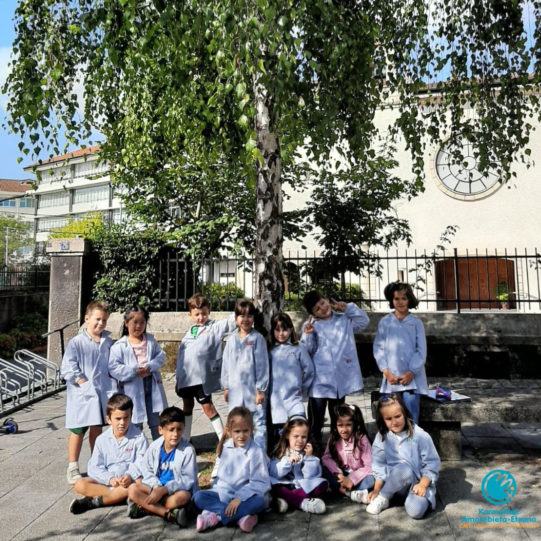 KARMENGOAMA's tweet photo. 🌳 El alumnado de 1º y 2º de #Primaria ha salido a #descubrir y dibujar el #abedul y el #castaño del colegio. Estas actividades al #airelibre fomentan la #curiosidad, el aprendizaje #activo y fortalecen su conexión con la #naturaleza. ¡Una forma divertida de aprender! 🌿🎨 https://t.co/lybWjWu7jx