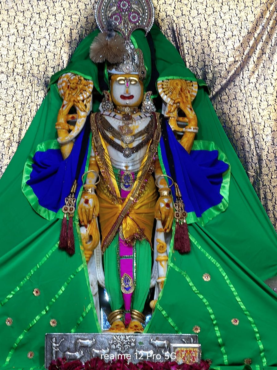 एक बूढ़ी माता रोज मंदिर के सामने भीख माँगती थी।
एक संत ने पूछा - आपका बेटा लायक है, फिर यहाँ क्यों ?
बूढ़ी माता बोली - बाबा, मेरे पति का देहांत हो गया है। मेरा पुत्र परदेस नौकरी के लिए चला गया। जाते समय मेरे खर्चे के लिए कुछ रुपए देकर गया था, वे खर्च हो गये इसीलिए भीख माँग रही