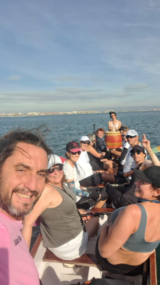 BoatMvs's tweet photo. Gracias a nuestros nuevos amigos Ana y Alejandro de dragonboatcoaching por venir desde Miami a nuestro entrenamiento de hoy. Esperamos que lo hayáis disfrutado igual que nosotras y esperamos volver a veros pronto!
 #dragonboatlife #cancerydeporte #españa #miami #argentina https://t.co/VzDafoTJcf