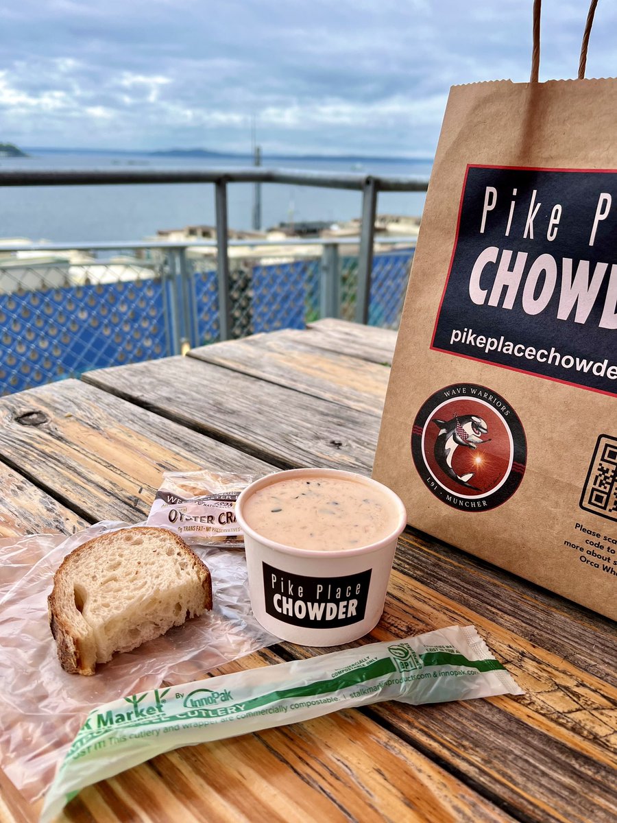 hakata_red's tweet photo. 海沿いでクラムチャウダー食びてる
#PikePlaceChowder https://t.co/0OlkHLNiU9