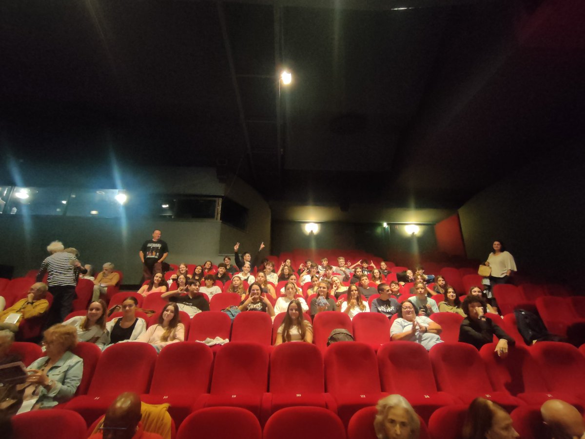 50 élèves de 2nde et de 1ère du <a href="/LyceeMaxLinder/">Lycée Max Linder-Libourne</a>, inscrits en option cinéma, section européenne 🇪🇸 et #Bachibac, ont participé à la 33e édition du <a href="/FestBiarritzAL/">Festival Biarritz Amérique Latine</a>. 3 jours de projections et d'échanges avec leurs camarades de l'<a href="/iesplazacruz/">IES Plaza de la Cruz</a> de Pampelune. <a href="/EUErasmusPlus/">Erasmus+</a> <a href="/AcBordeaux/">Académie de Bordeaux</a>