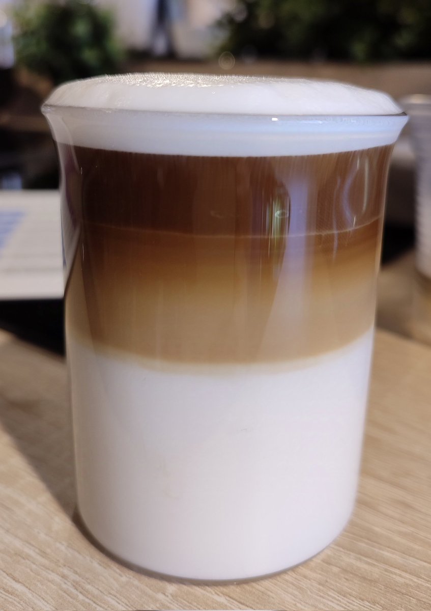 Bizi kaosun ortasında kahve içerken görmüşler.. #latenight 🤎