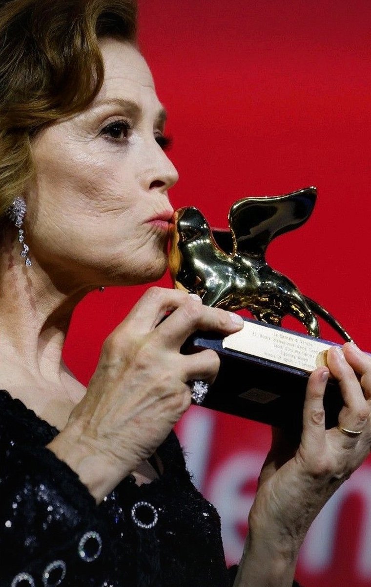 Sigourney Weaver tweet media