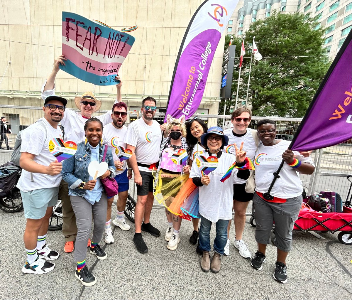 Calling all Queer Emmanuel College Alumni and Students! Join us on November 2, 2024 from 5-6:30 for a time of fellowship and connection. This event coincides with the Drag and Spirituality Summit being hosted at Emmanuel College you should attend as well! buff.ly/3Bjm1oW