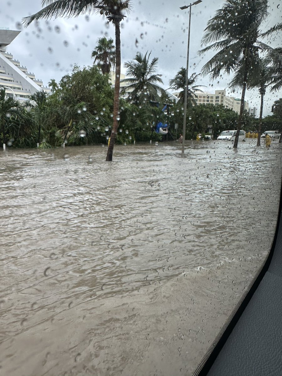 CataCampos98's tweet photo. #Helene #AlertaRoja #QuintanaRoo https://t.co/0q2zPo57jL