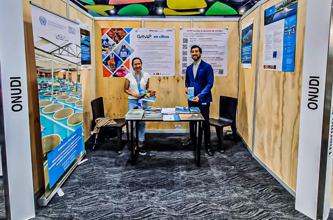GMAPColombia's tweet image. ¡GMAP y la ONUDI están presentes en LAQUA! Compartimos información sobre los proyectos de acuicultura y todo el conocimiento generado desde GMAP Colombia. Nuestro equipo dialoga sobre buenas prácticas y cómo nuestras iniciativas impulsan el crecimiento sostenible del sector.