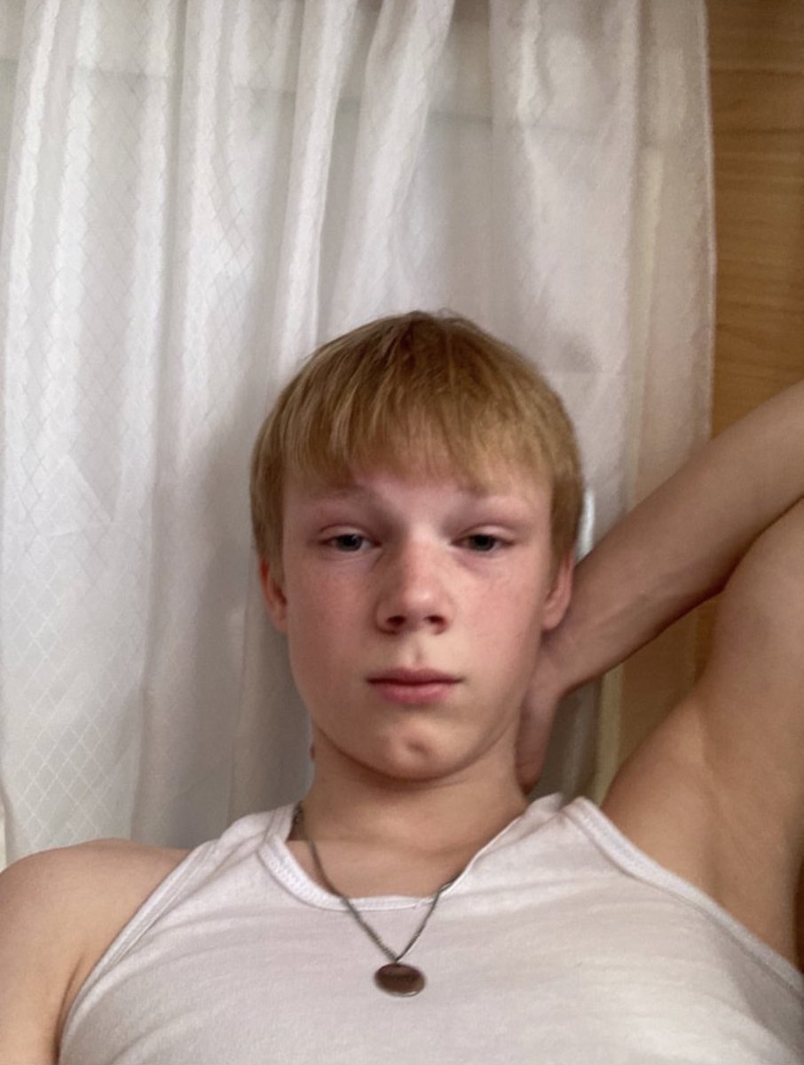 эт я проснулся только, щас уже сплю опять))) 😝 в школу капец не хочу, можт прогулять?