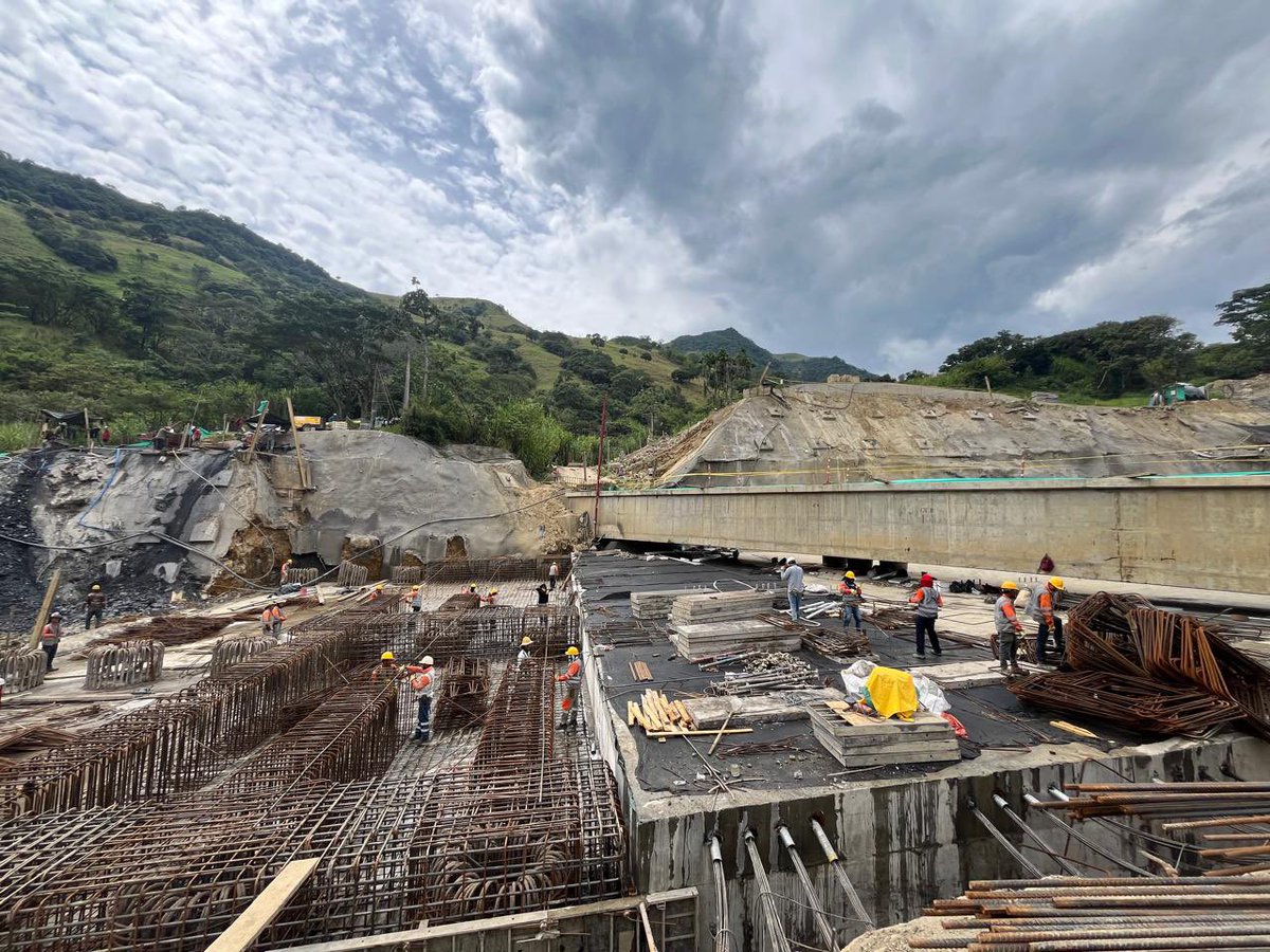 #AgendaANI👷Equipo técnico ANI, alcaldes de Amagá, Támesis, Betulia, Andes, Caldas, Covipacífico e Interventoría recorren el proyecto #Pacífico1, que ya registra un avance del 96,48%. Sus obras son claves para  mejorar la conectividad de los municipios del Suroeste de Antioquia.