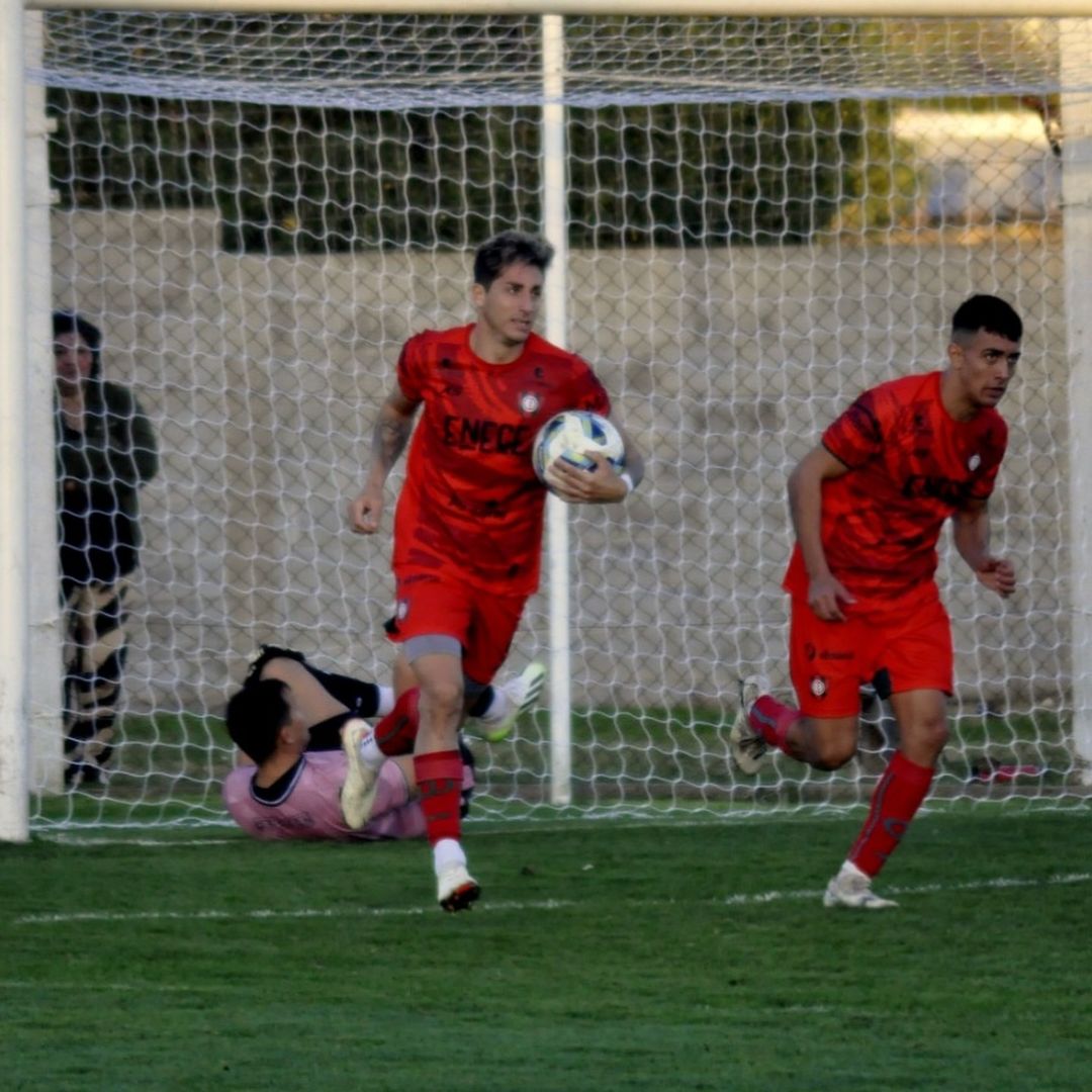 Imanol Iriberri (37), el trotamundos que llegó a #CirculoDeportivo y se convirtió en goleador del equipo (5 tantos)

> Antes de llegar al Papero jugó en 🇵🇾🇨🇴🇻🇪🇧🇴🇵🇹🇲🇹

> Marcó el gol de la permanencia en la última fecha de la Reválida.

#FederalA <a href="/clubCirculo/">Círculo Deportivo</a>