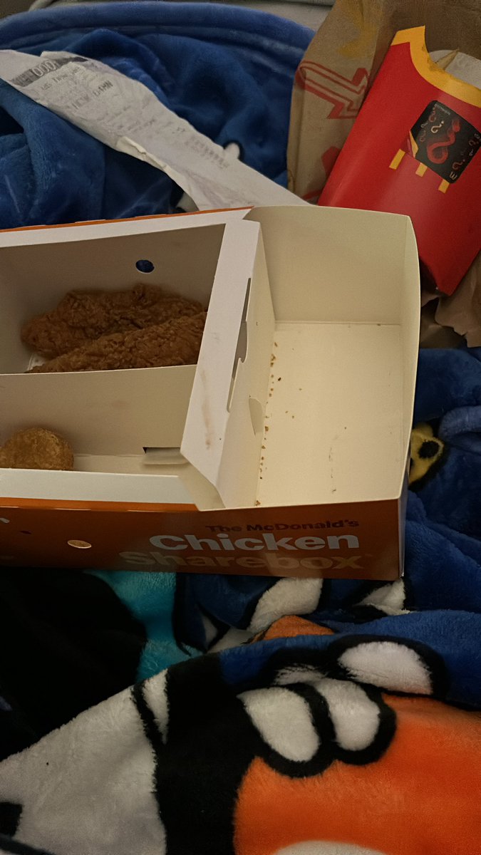 Charlotte🐝 tweet media