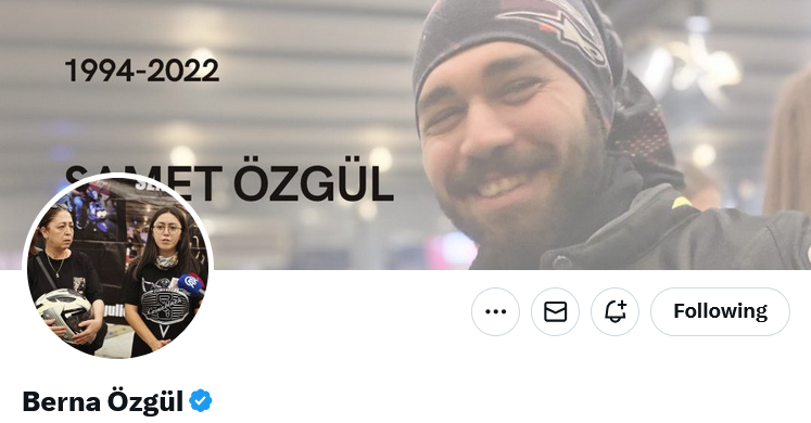 AcademikAhlak's tweet photo. Gazi Üniversitesi öğrencisi ve moto kurye Samet Özgül, 5 Kasım 2022 gecesi trafikte bir aracı uyardığı için 3 kişi tarafından darp edilip boğazından bıçaklanarak öldürüldü. Onu öldürenler serbest..

Kardeşi Berna adalet mücadelesi veriyor. 
Lütfen destek olun: @bernzgl94 https://t.co/Ws5ixTK4DE