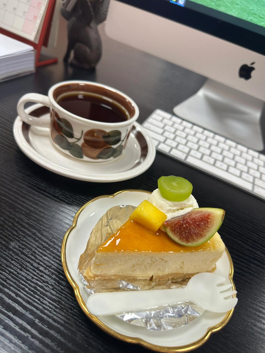cepot_bess's tweet photo. Today's afternoon tea｜☕️🍰|||1. Black coffee
2. Light cheese🧀️

#MyCoffeeDiary #AfternoonTeaDessert #BlackCoffee https://t.co/joXhRdxvs6