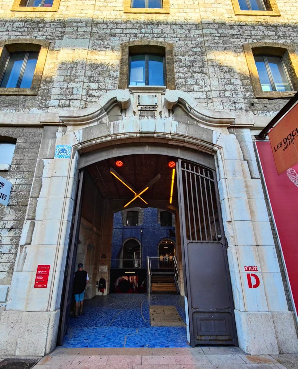 EtwTerp's tweet photo. L'Olympien...
Invader
Les Docks, Marseille
21 juillet 2024
#mathsartist #mathpics #maths #geometrie #pixelart #mosaique #geometry #art #marseille #lesdocks #invader
🔶 RV sur Instagram:
📸🖍️MATHS_ARTIST✏️🎨https://t.co/huEfGDn1N8… https://t.co/kfALldu5if