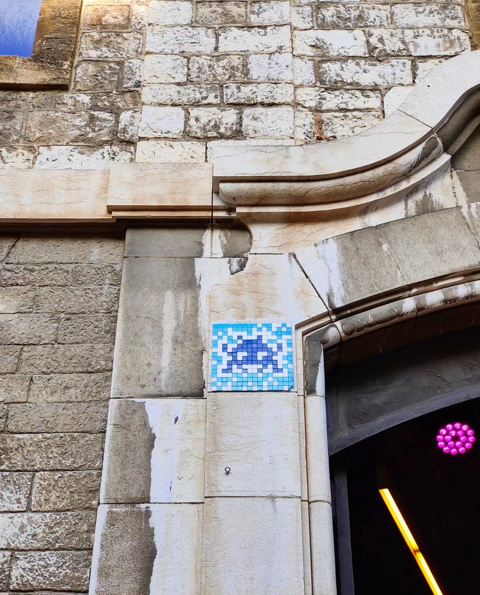 EtwTerp's tweet photo. L'Olympien...
Invader
Les Docks, Marseille
21 juillet 2024
#mathsartist #mathpics #maths #geometrie #pixelart #mosaique #geometry #art #marseille #lesdocks #invader
🔶 RV sur Instagram:
📸🖍️MATHS_ARTIST✏️🎨https://t.co/huEfGDn1N8… https://t.co/kfALldu5if