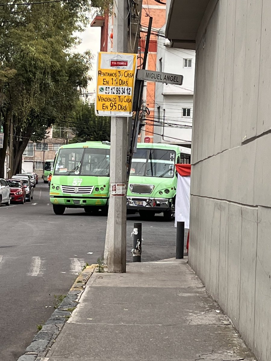 SEGUIMOS ESPERANDO ACCIÓN DE DESALOJO EN *PARADERO CLANDESTINO* en Andrea del Sarto esquina Greco, Carracci en Mixcoac, de: <a href="/VigimoviCDMX/">VigiMoviCDMX</a> <a href="/UCS_GCDMX/">Unidad de Contacto del Secretario SSC CDMX</a> <a href="/LaSEMOVI/">Secretaría de Movilidad CDMX</a> <a href="/AlcaldiaBenito/">Kevin alexis</a> <a href="/AlcaldiaAO/">Alcaldía Álvaro Obregón</a> <a href="/inveacdmx/">INVEACDMX</a> #mixcoac #vialidad #paradero
