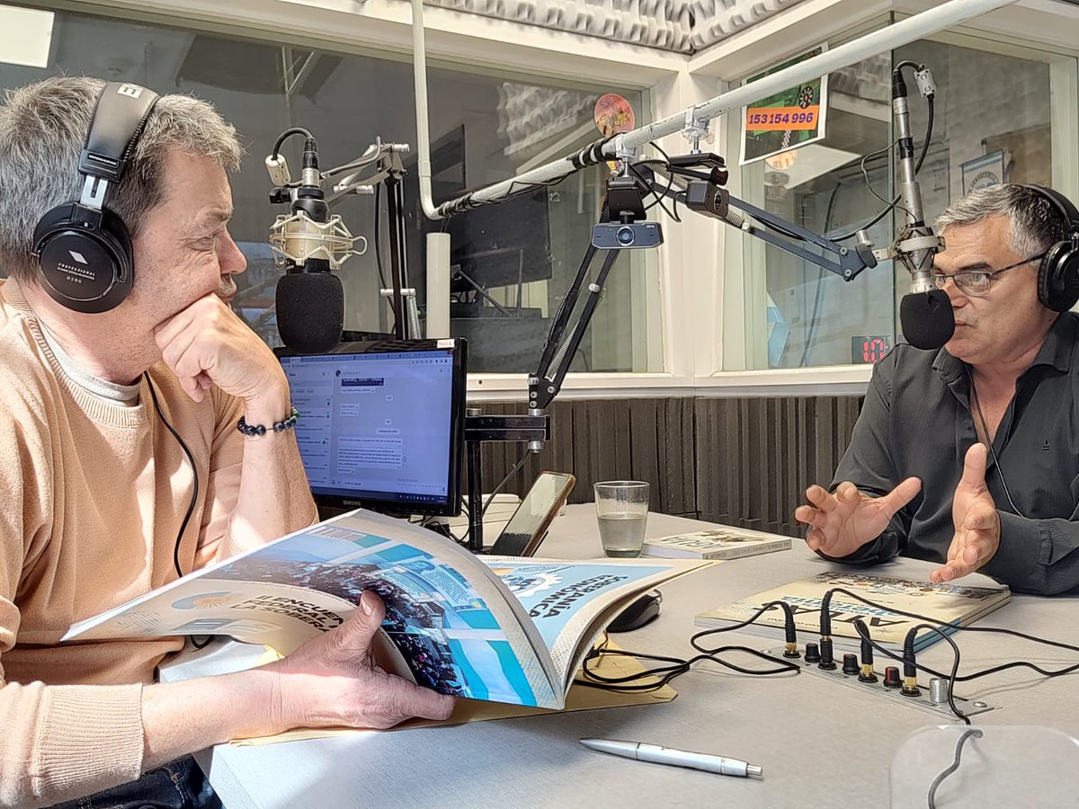 LuOrellanoSF's tweet photo. Hoy estuvimos en el programa "Nadie es perfecto" por radio radio Sí 98.9 junto a @ArielBulsicco y su gran equipo presentando el "Atlas visual por la Soberanía".
Infinitas gracias por el espacio, el tiempo y la coherencia.
Entrevista completa👇🏽
https://t.co/NmTp9BfUMy https://t.co/EJM5Idq0VZ