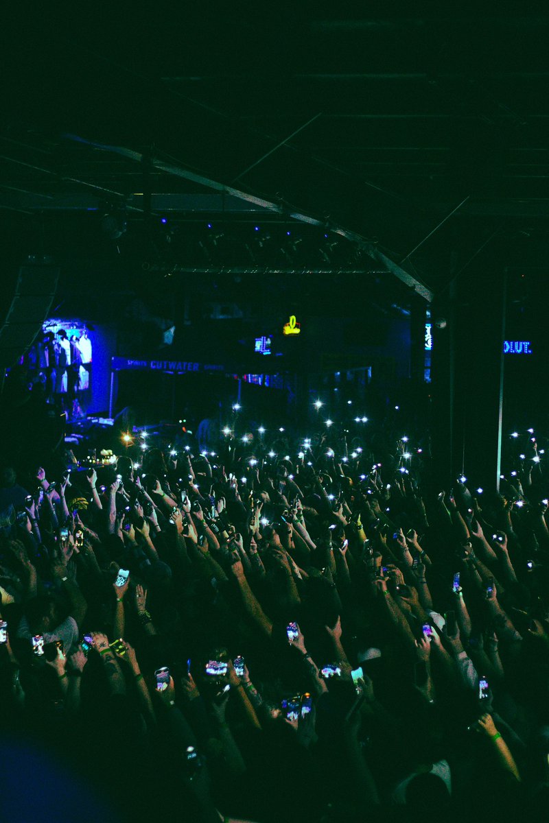 baby if you can’t hang, then there’s the door ✨

sleeping with sirens @ pop’s