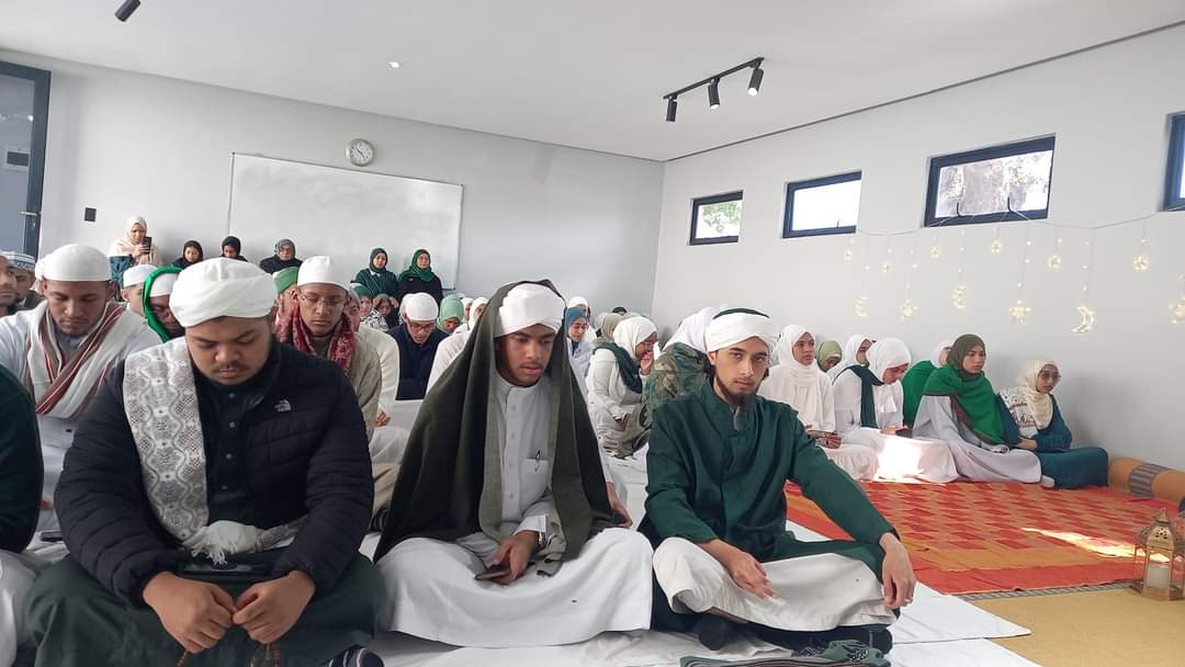 IPSA_College's tweet photo. THE IPSA ANNUAL MAWLID AL-NABI ﷺ program last Thursday was a great success with each class presenting inspiring talks and beautiful nashids, all focused on the greatness &amp; beauty of Allah's Final Messenger ﷺ. The guest speaker was Maulana Yusuf Parker. https://t.co/h9Vlfi5aLp