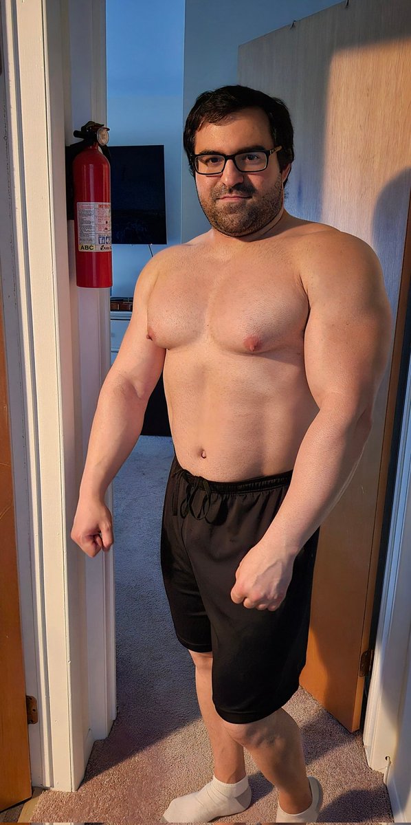 Chris1Constant's tweet photo. Day 19 bigger and leaner by the day! Never limit yourself and Always push yourself to take action. Even when you don't feel like it, your future self will thank you. https://t.co/1S8jbMTggF