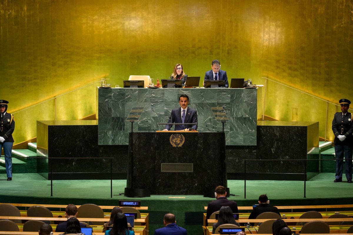 QatarAtUN's tweet image. خطاب حضرة صاحب السمو الشيخ تميم بن حمد آل ثاني، أمير البلاد المفدى &quot;حفظه الله&quot;، في الجلسة الافتتاحية للدورة الـ79 للجمعية العامة للأمم المتحدة.  

للمشاهدة:gadebate.un.org/ar/79/qatar