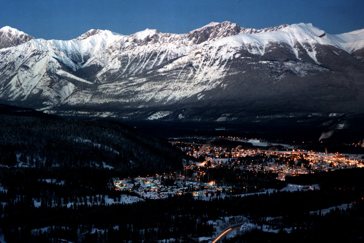 We've been working hard preparing for the upcoming season, and we know many are wondering what will be open in Jasper! For a list of businesses that are open, or will be re-opening ahead of the ski season, visit skimarmot.com/new-updates/we….

Jasper welcomes your support this winter!