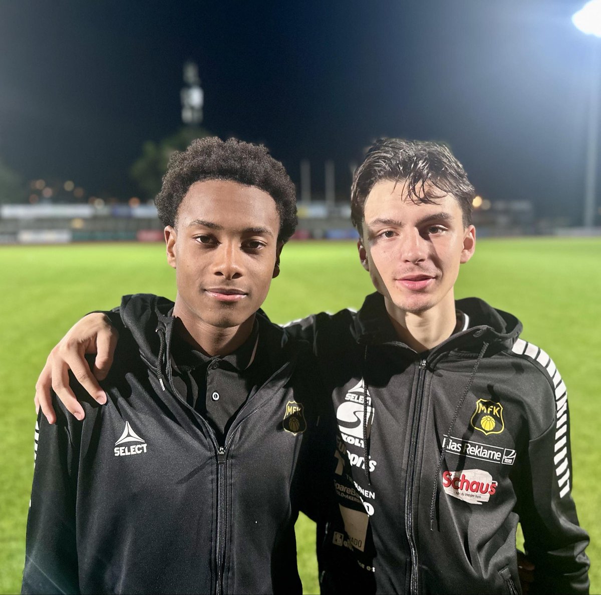 Michee Mayonga (17) med sin første start i OBOS-ligaen og Blerton Isufi (18) med sitt første mål. I tillegg Håkon Vold Krohg (17) fra start i 90 min. Det gror godt! 💛🖤